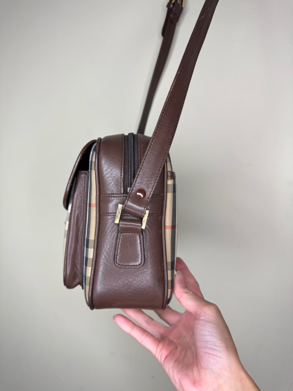 Burberry Beige Crossbody Bag with Brown Trim - Picture 3 of 12